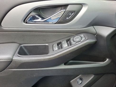 Used 2023 Chevrolet Traverse LT image 14