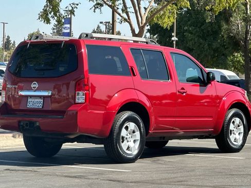 Used 2012 Nissan Pathfinder S RWD image 2