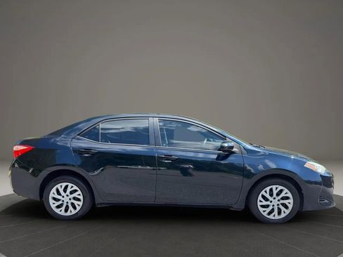 Used 2018 Toyota Corolla LE FWD image 9