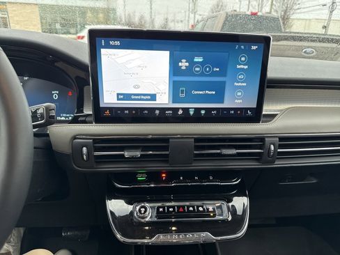 Used 2024 Lincoln Corsair FWD image 8