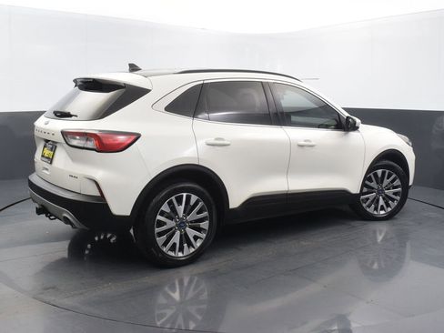 Used 2022 Ford Escape Titanium w/ Class II Trailer Tow Package image 4