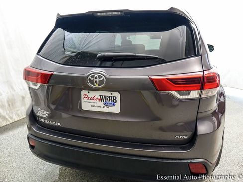 Used 2019 Toyota Highlander LE AWD/4WD image 7