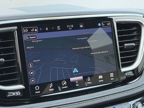 Used 2026 Chrysler Pacifica Limited FWD image 33