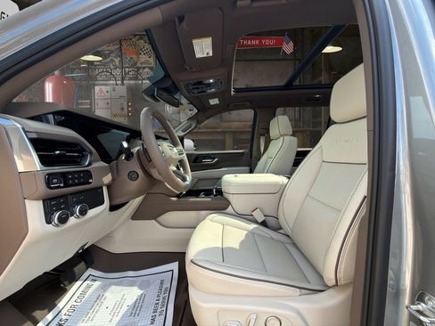 Used 2026 GMC Yukon Denali w/ Sun & Power Step Package AWD/4WD image 14