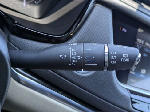 Used 2018 Cadillac XT5 AWD image 17