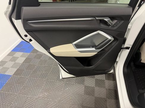 Used 2020 Audi Q3 2.0T Premium w/ Convenience Package image 9