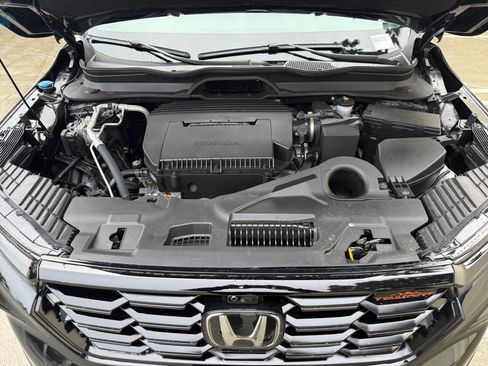 Used 2025 Honda Pilot TrailSport image 18
