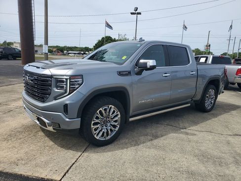 Used 2023 GMC Sierra 1500 Denali Ultimate AWD/4WD image 2