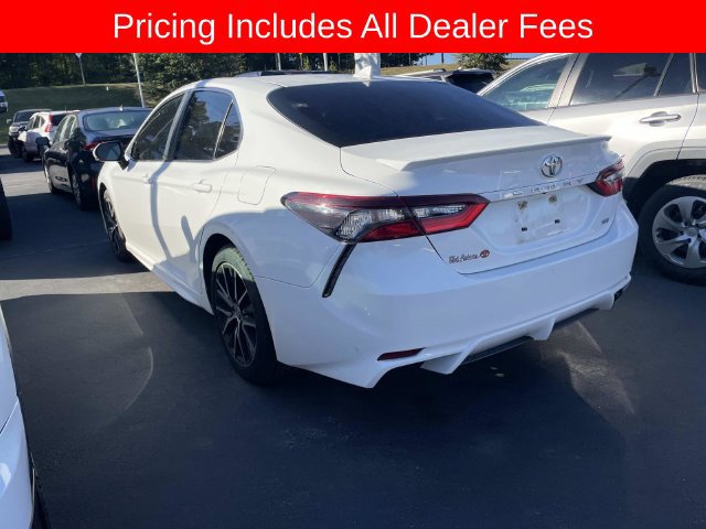 Used 2022 Toyota Camry SE FWD image 4