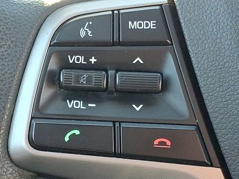 Used 2017 Hyundai Elantra SE image 20