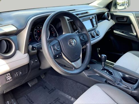 Used 2015 Toyota RAV4 LE AWD/4WD image 17