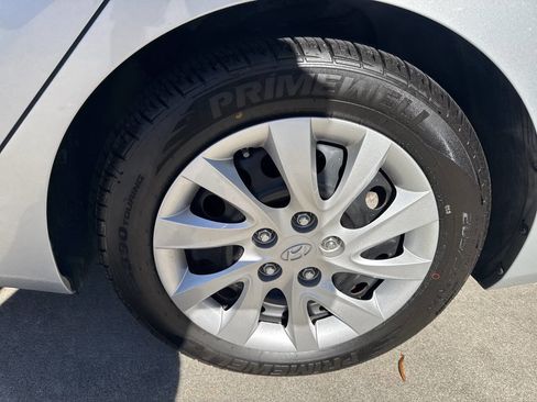 Used 2013 Hyundai Elantra GLS image 23