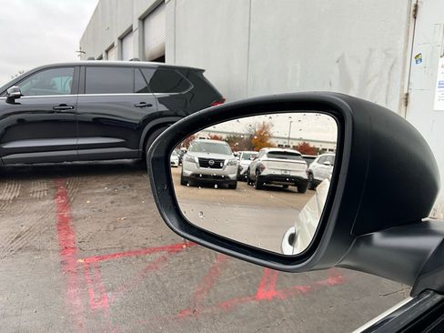 Used 2025 Nissan Altima 2.5 SV image 19