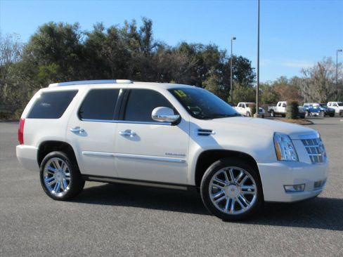 Used 2013 Cadillac Escalade Platinum image 2