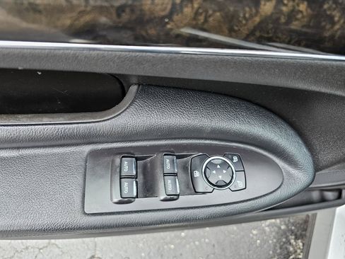 Used 2014 Lincoln MKT AWD image 6
