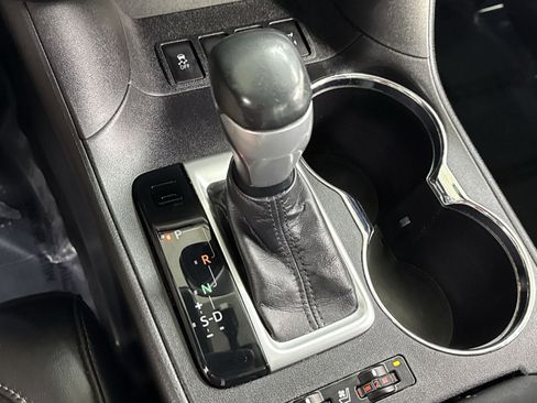 Used 2018 Toyota Highlander Limited Platinum image 26