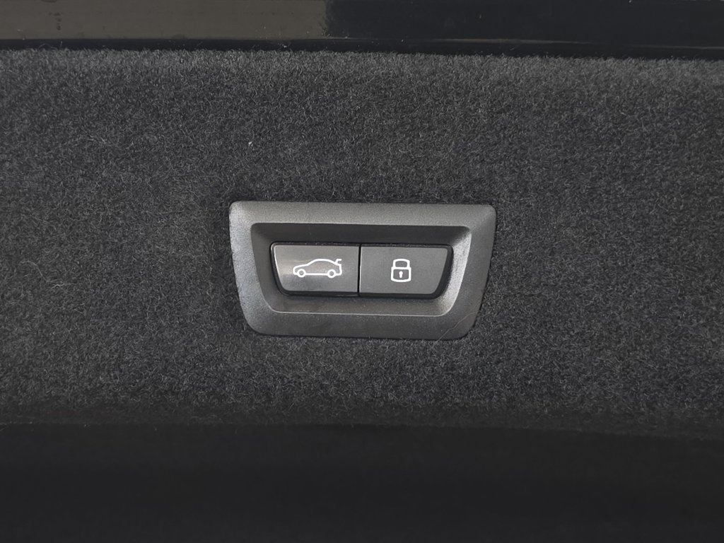 Certified 2024 BMW 740i w/ Premium Package 2 RWD image 31