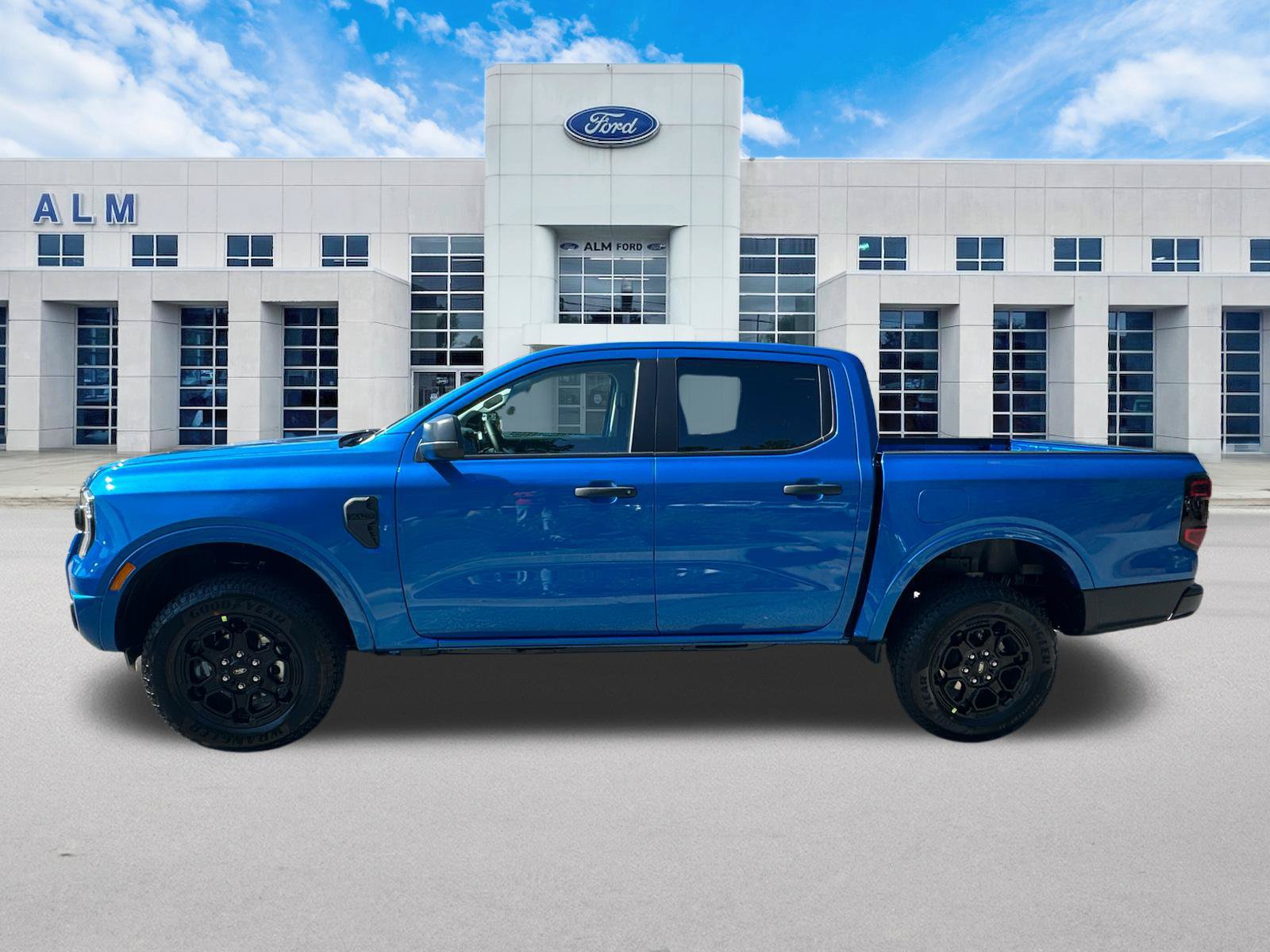 New 2026 Ford Ranger XLT w/ Black Appearance Package RWD image 9