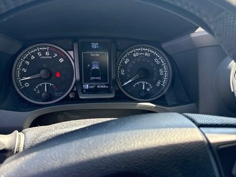 Used 2022 Toyota Tacoma TRD Off-Road AWD/4WD image 10