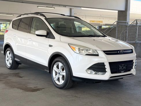Used 2014 Ford Escape SE w/ Equipment Group 201A FWD image 3