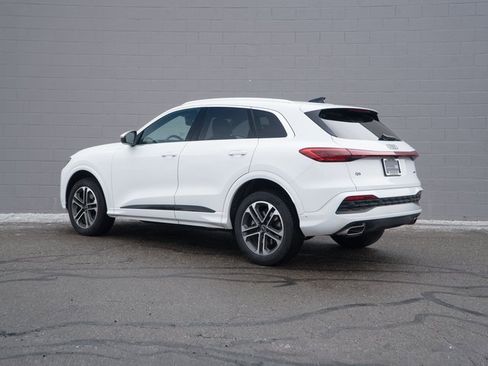 Certified 2025 Audi Q5 Premium w/ Convenience Package image 3