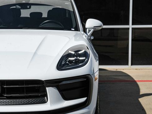 Used 2023 Porsche Macan image 47