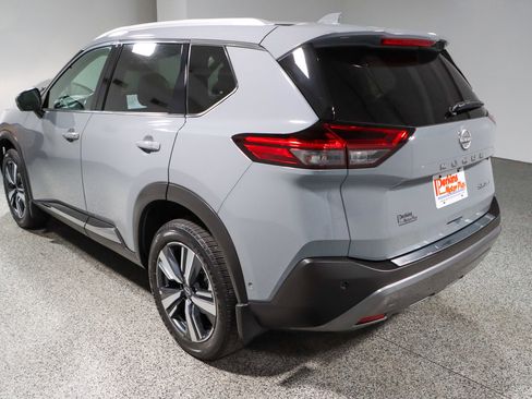Used 2022 Nissan Rogue SL w/ SL Premium Package image 9