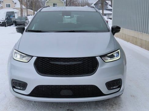 New 2026 Chrysler Pacifica Select image 10