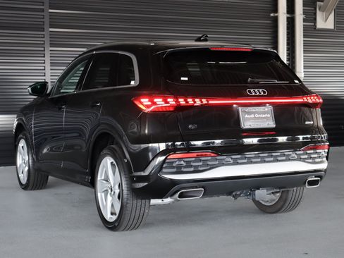 Used 2025 Audi Q5 Premium w/ Premium Plus AWD/4WD image 2