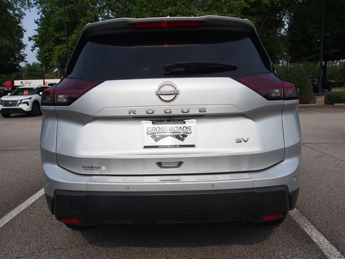Used 2024 Nissan Rogue SV FWD image 6