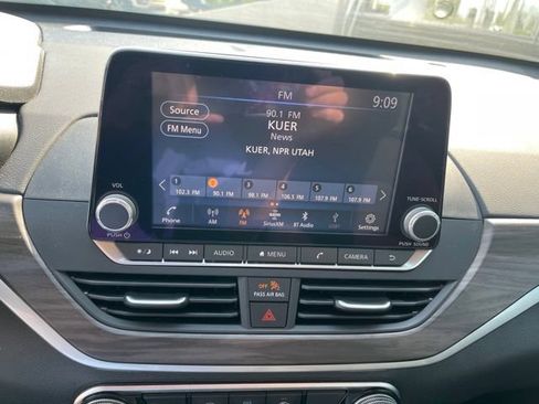 Used 2025 Nissan Altima 2.5 SV FWD image 9