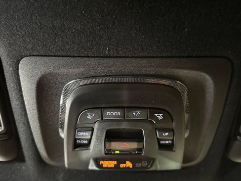 Used 2024 Toyota Corolla Cross SE image 18