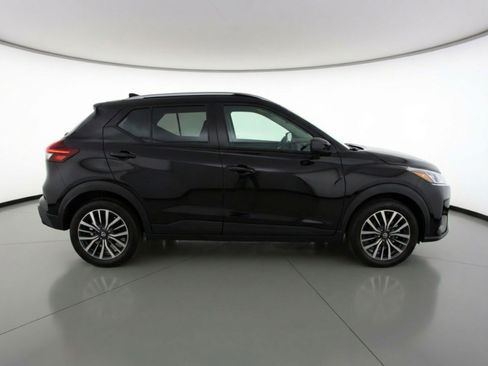 Used 2024 Nissan Kicks SV image 11