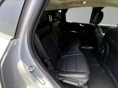 New 2025 Ford Escape SE w/ Class II Trailer Tow Package FWD image 10