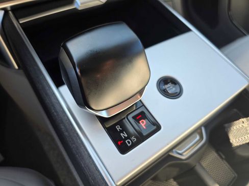 Used 2025 Land Rover Range Rover SV image 34