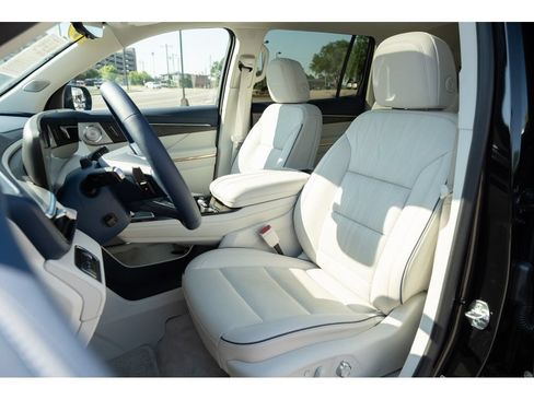Used 2025 Buick Enclave Avenir w/ Super Cruise Package FWD image 12