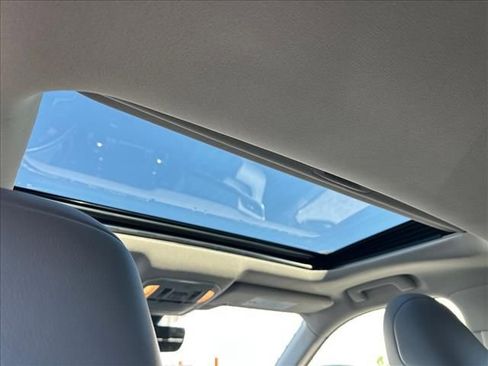 Used 2022 Toyota Highlander XLE FWD image 15