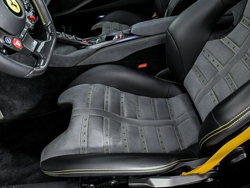 Used 2020 Ferrari 812 Superfast RWD image 20