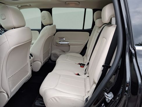 Used 2023 Mercedes-Benz GLB 250 4MATIC image 8