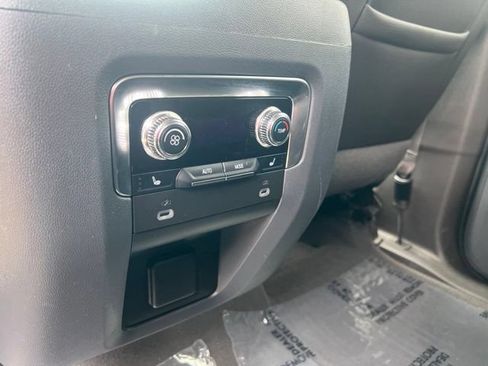 Used 2024 GMC Yukon Denali AWD/4WD image 23