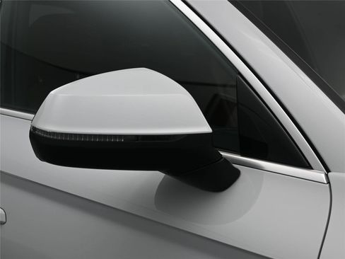 Used 2023 Audi Q5 2.0T Premium w/ Convenience Package image 15