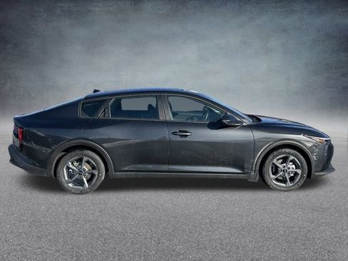 New 2025 Kia K4 LXS image 4