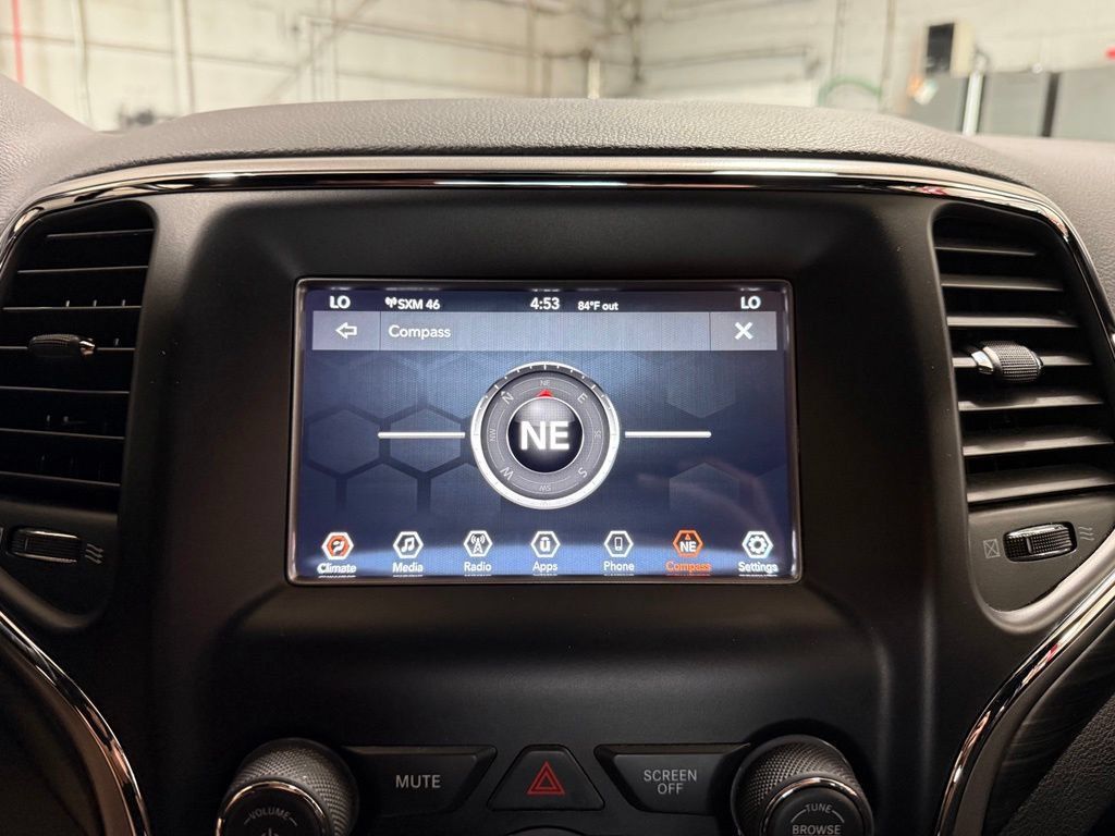 Certified 2020 Jeep Grand Cherokee Laredo AWD/4WD image 16