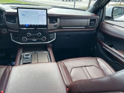 Used 2024 Ford Expedition Max Limited image 11
