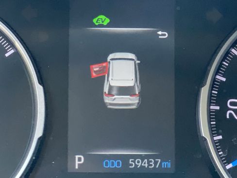 Used 2021 Toyota RAV4 XLE w/ Convenience Package image 34