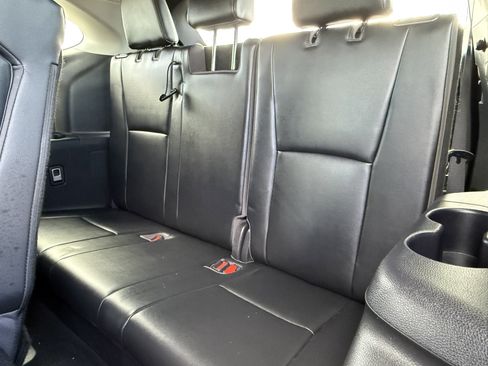 Used 2020 Toyota Highlander XLE image 32