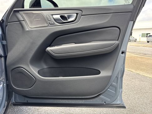 Certified 2023 Volvo XC60 B5 Ultimate w/ Climate Package FWD image 28