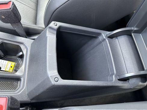 Used 2024 Volkswagen Tiguan SE image 36