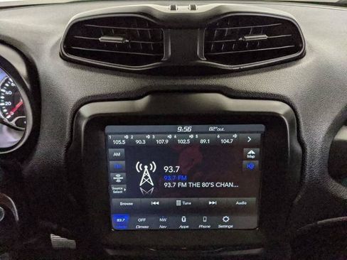Used 2023 Jeep Renegade Latitude AWD/4WD image 8