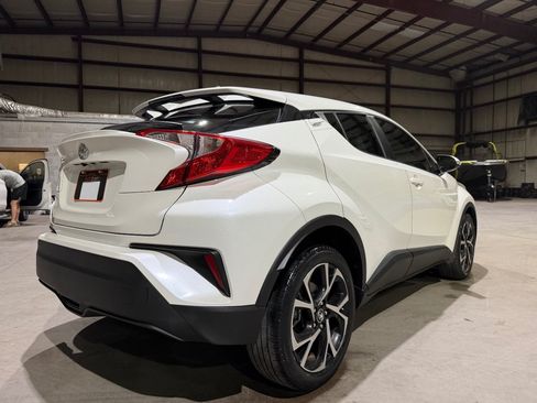Used 2019 Toyota C-HR XLE FWD image 5